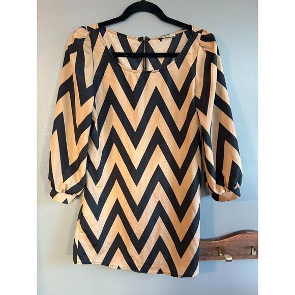 Arden B Womens Round Neck Zigzag Shift Dress Long Sleeve Size Small Black/Tan - Picture 1 of 3